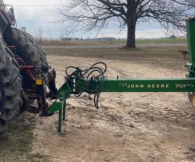 Image of John Deere 7000 equipment image 1