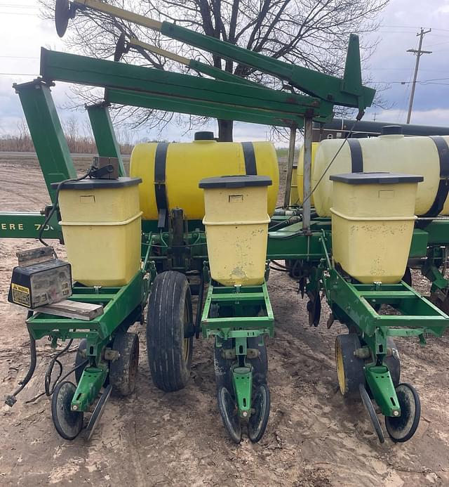 Image of John Deere 7000 equipment image 3
