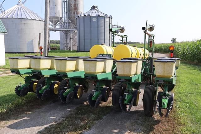 Image of John Deere 7000 equipment image 4