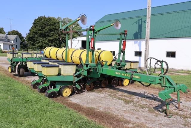 Image of John Deere 7000 equipment image 1
