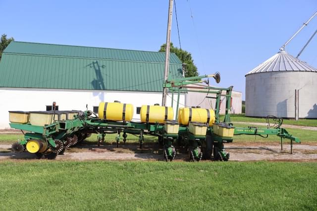 Image of John Deere 7000 equipment image 2