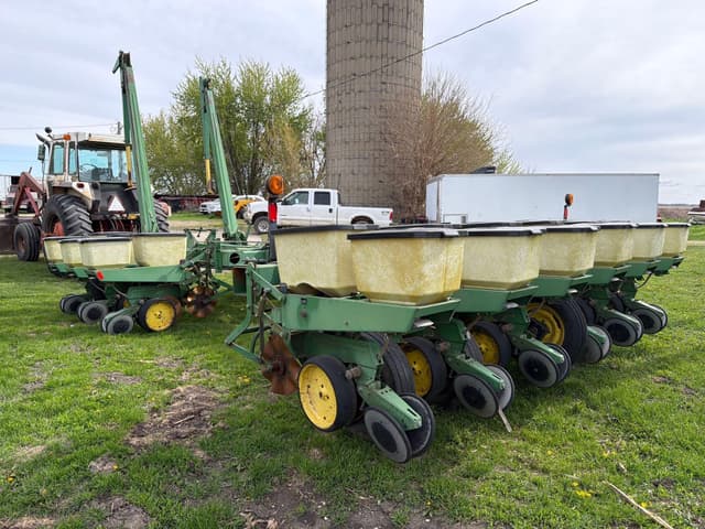 Image of John Deere 7000 equipment image 1