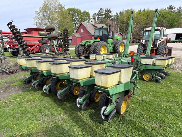 Image of John Deere 7000 equipment image 2