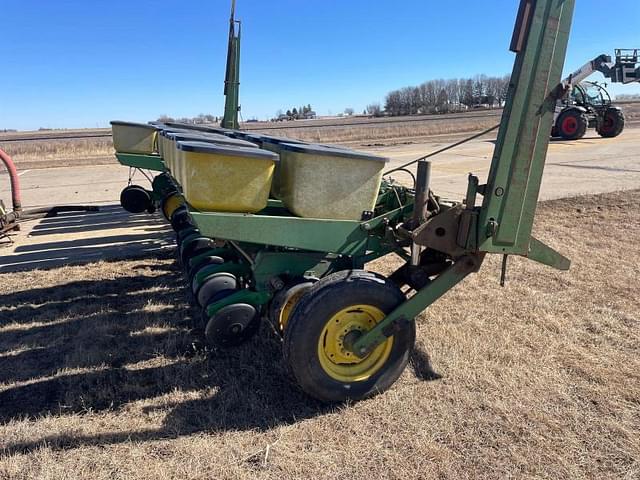 Image of John Deere 7000 equipment image 3