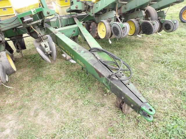 Image of John Deere 7000 equipment image 1