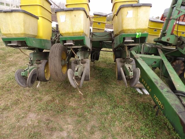 Image of John Deere 7000 equipment image 2