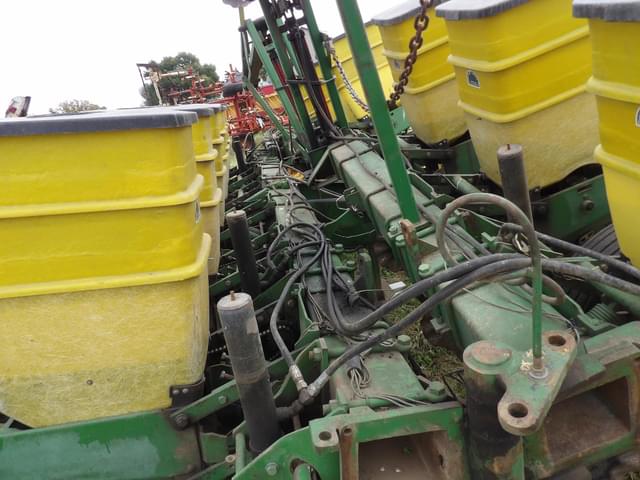 Image of John Deere 7000 equipment image 3