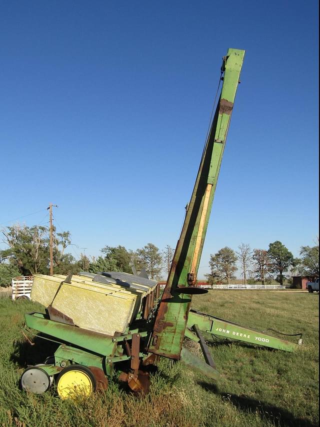 Image of John Deere 7000 equipment image 2