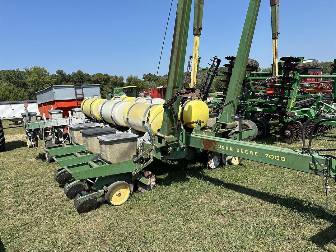 Image of John Deere 7000 Primary image