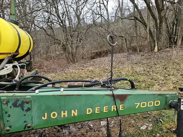 Image of John Deere 7000 equipment image 2