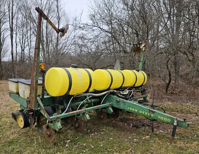 Image of John Deere 7000 equipment image 3