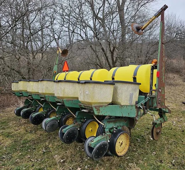 Image of John Deere 7000 equipment image 4