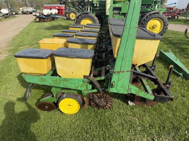 Image of John Deere 7000 equipment image 2