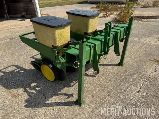 Image of John Deere 7000 equipment image 1