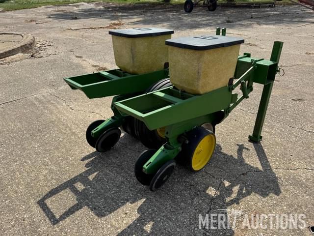 Image of John Deere 7000 equipment image 2