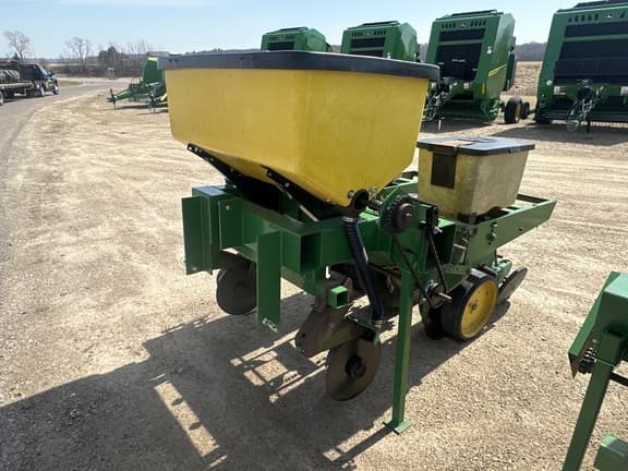 Image of John Deere 7200 equipment image 2