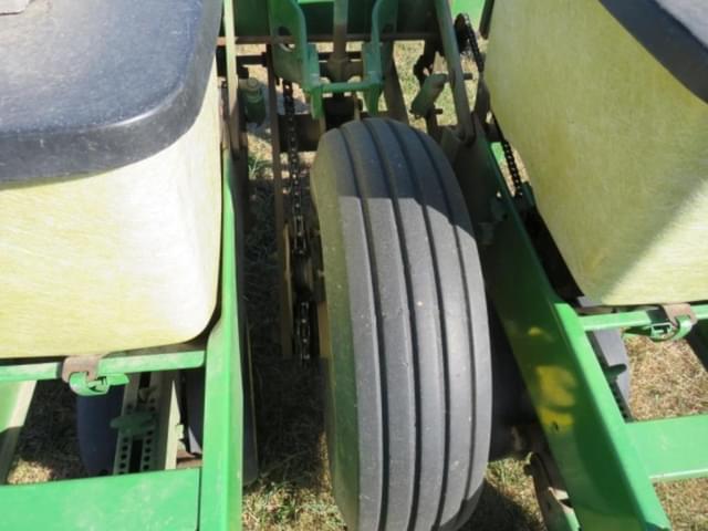 Image of John Deere 7000 equipment image 2