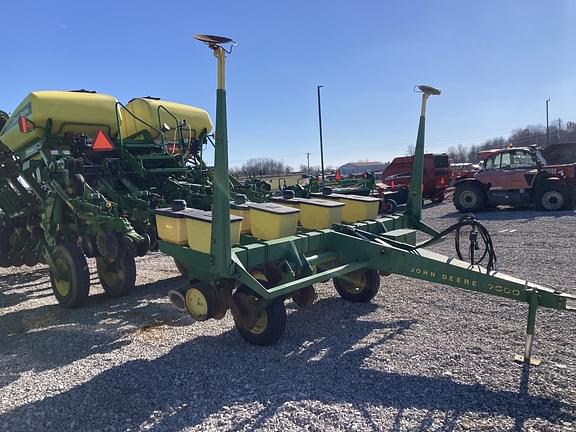 Image of John Deere 7000 equipment image 1