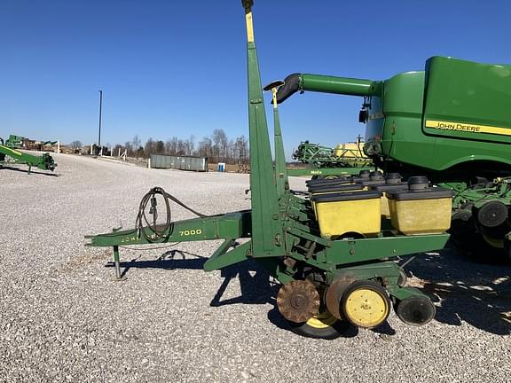 Image of John Deere 7000 equipment image 2