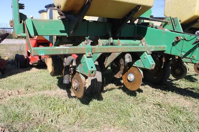 Image of John Deere 7000 equipment image 2