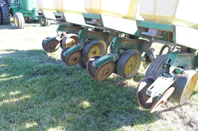 Image of John Deere 7000 equipment image 4