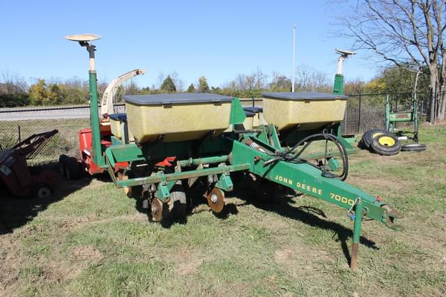 Image of John Deere 7000 equipment image 1