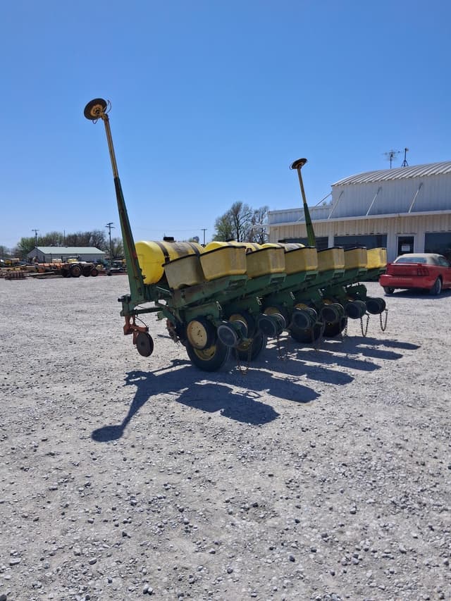Image of John Deere 7000 equipment image 4