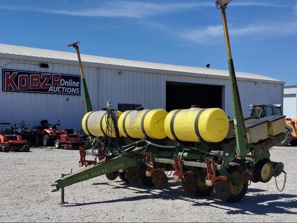 John Deere 7000 Equipment Image0