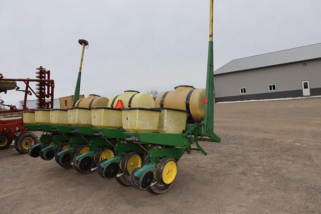 Image of John Deere 7000 equipment image 3