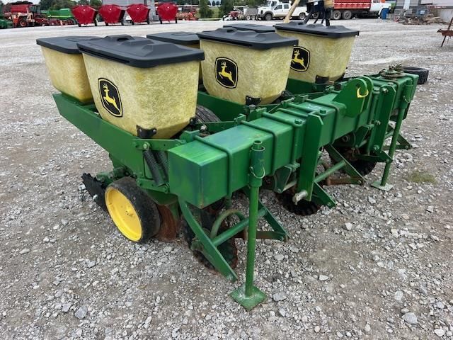 John Deere 7000 Equipment Image0