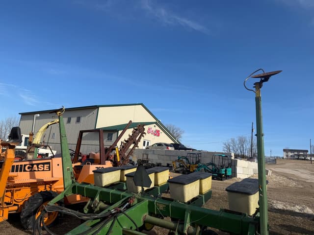 Image of John Deere 7000 equipment image 3