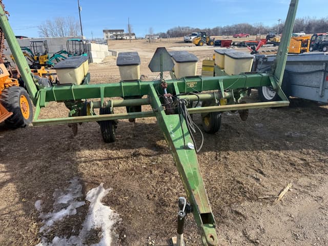 Image of John Deere 7000 equipment image 1