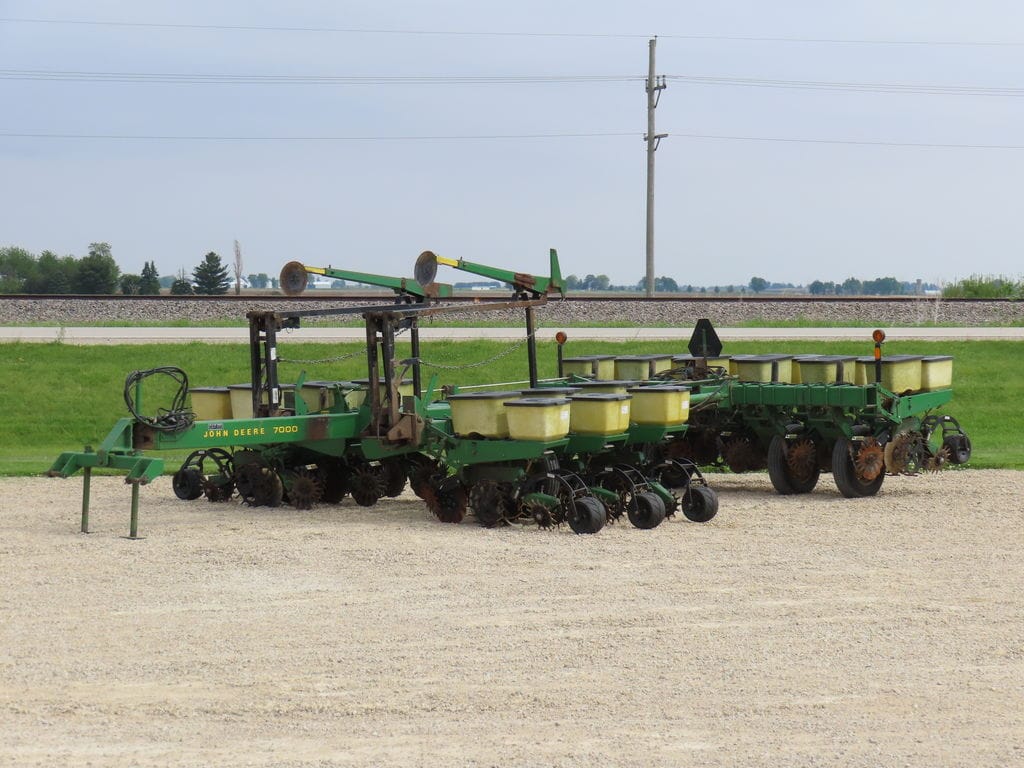 John Deere 7000 Equipment Image0