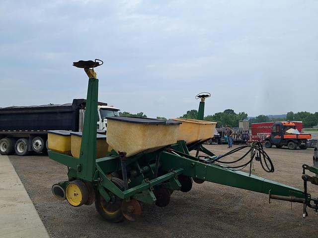 Image of John Deere 7000 equipment image 1