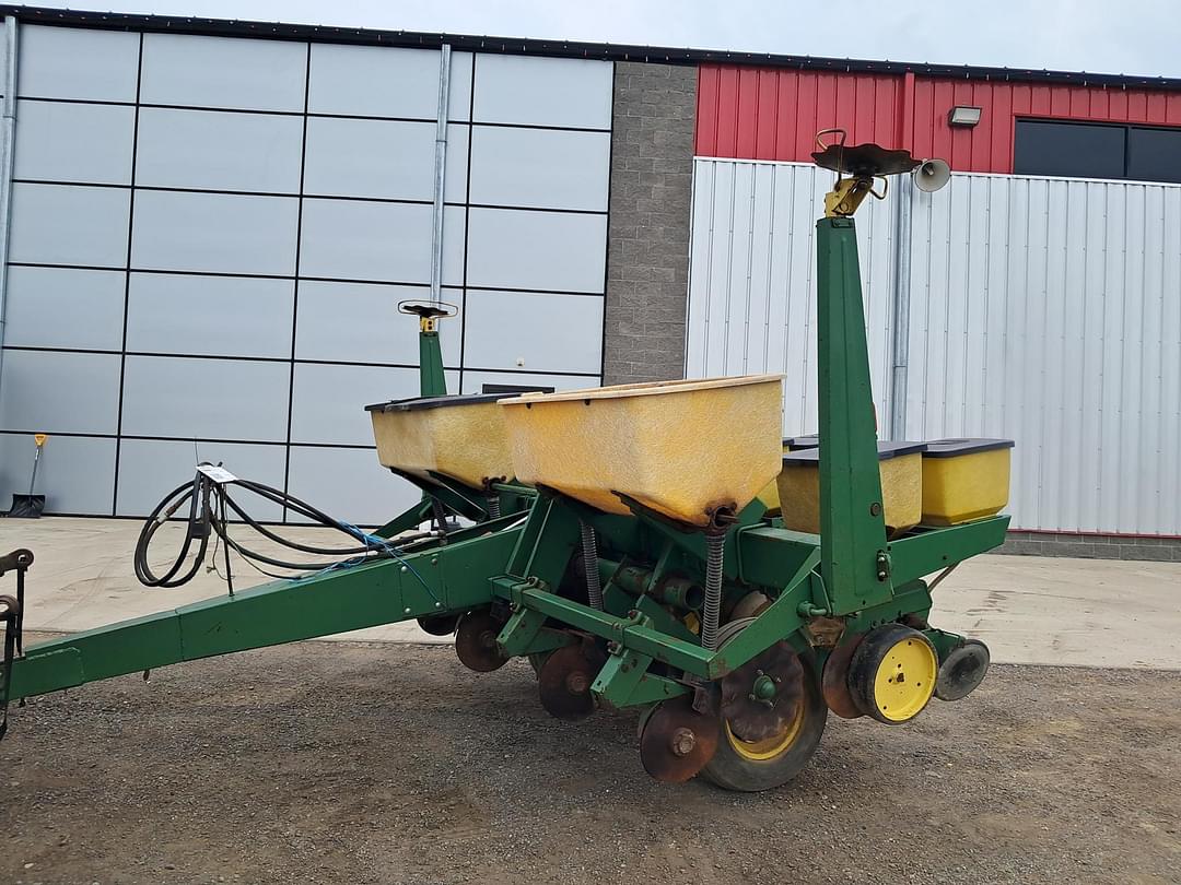 Image of John Deere 7000 Primary image