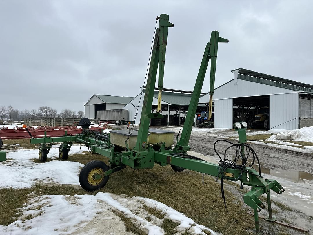 Image of John Deere 7000 Primary image