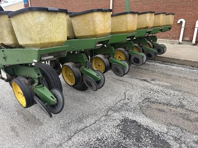 Image of John Deere 7000 equipment image 3