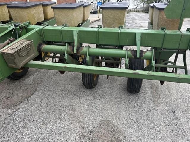 Image of John Deere 7000 equipment image 2