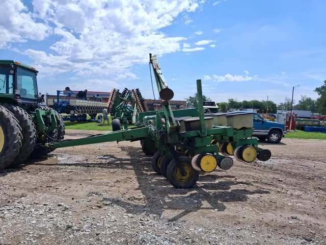 Image of John Deere 7000 equipment image 4