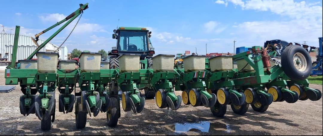 Image of John Deere 7000 Primary image