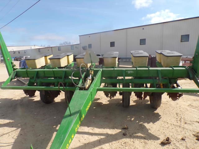 Image of John Deere 7000 equipment image 2