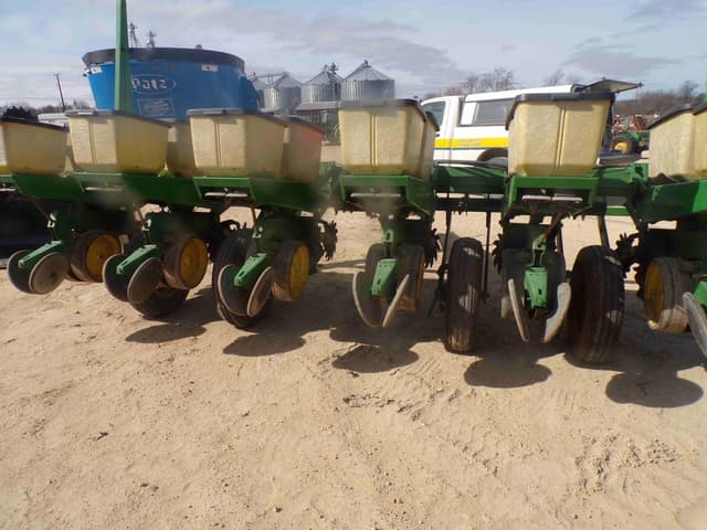 Image of John Deere 7000 equipment image 4