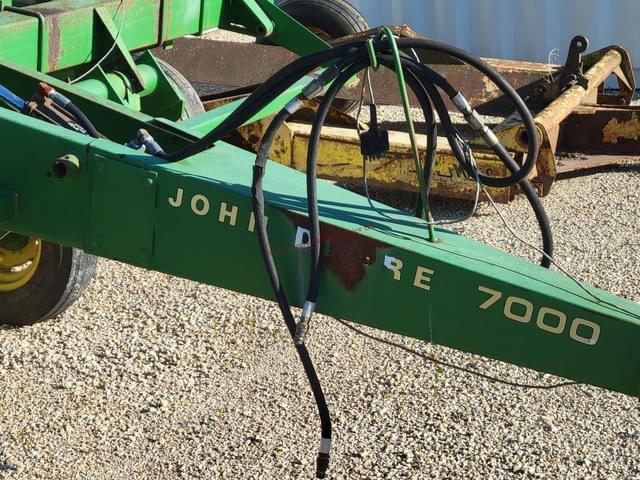 Image of John Deere 7000 equipment image 2