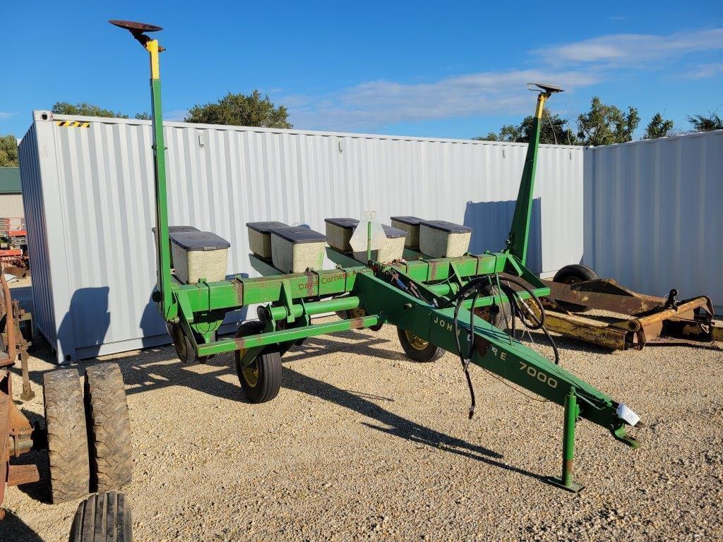 Image of John Deere 7000 Primary image