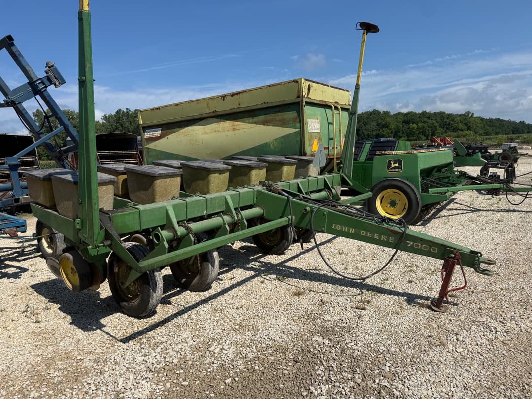 Image of John Deere 7000 Primary image