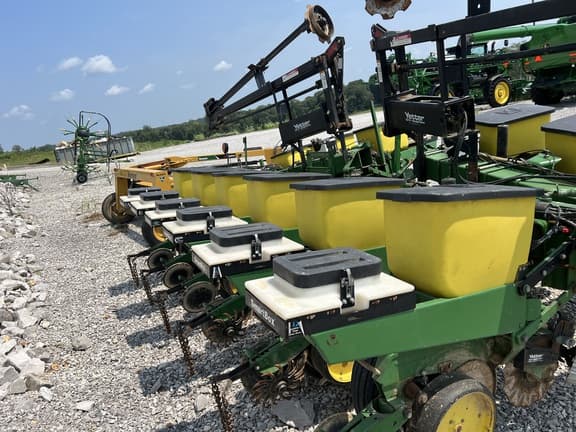 Image of John Deere 7000 equipment image 2