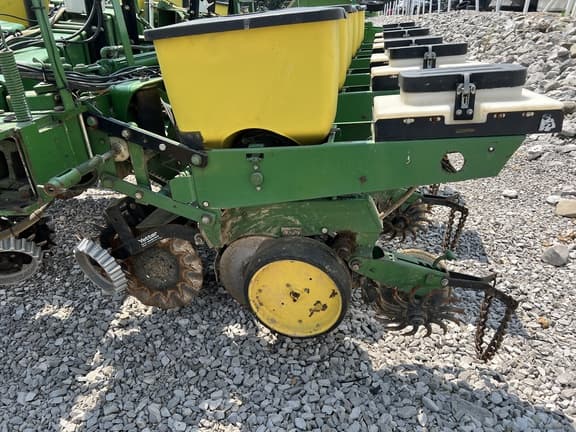 Image of John Deere 7000 equipment image 3