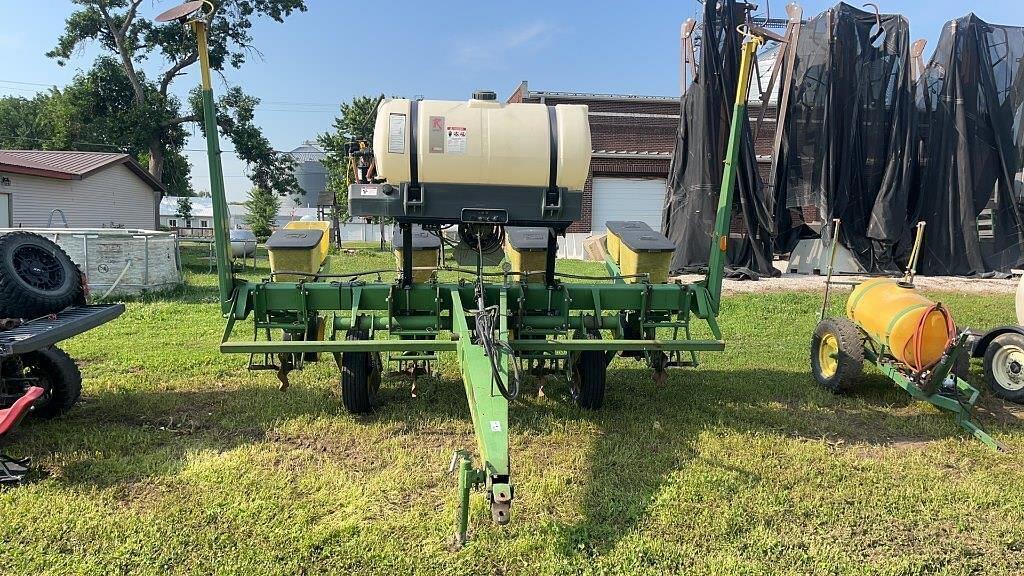 Image of John Deere 7000 Image 0
