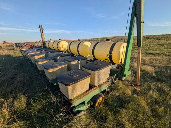 Image of John Deere 7000 Primary image