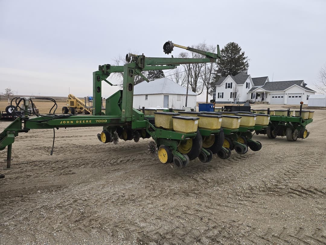Image of John Deere 7000 Primary image